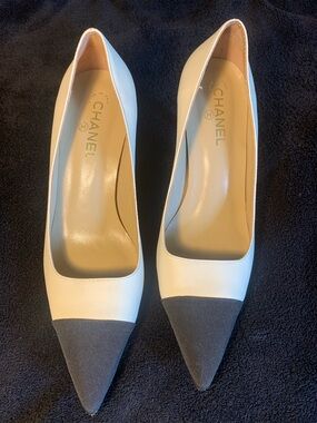 CHANEL Two-Tone Pointed Toe Leather Pumps in White and Gray